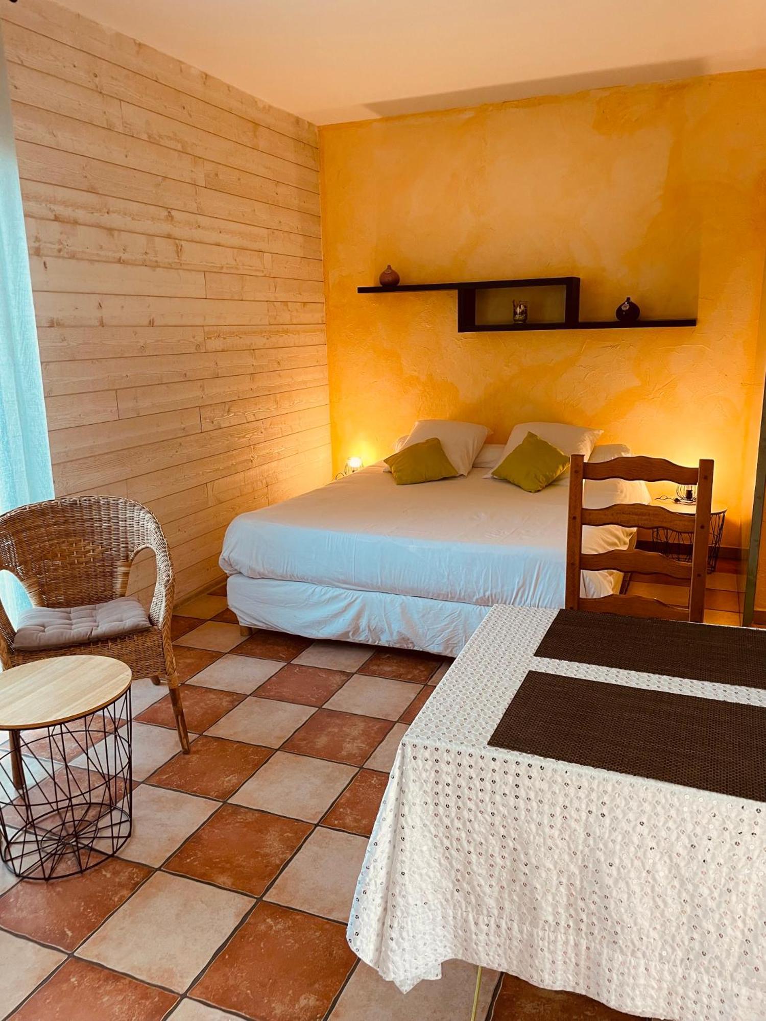 L'Etape Provencale Bed & Breakfast Cabries Exterior photo